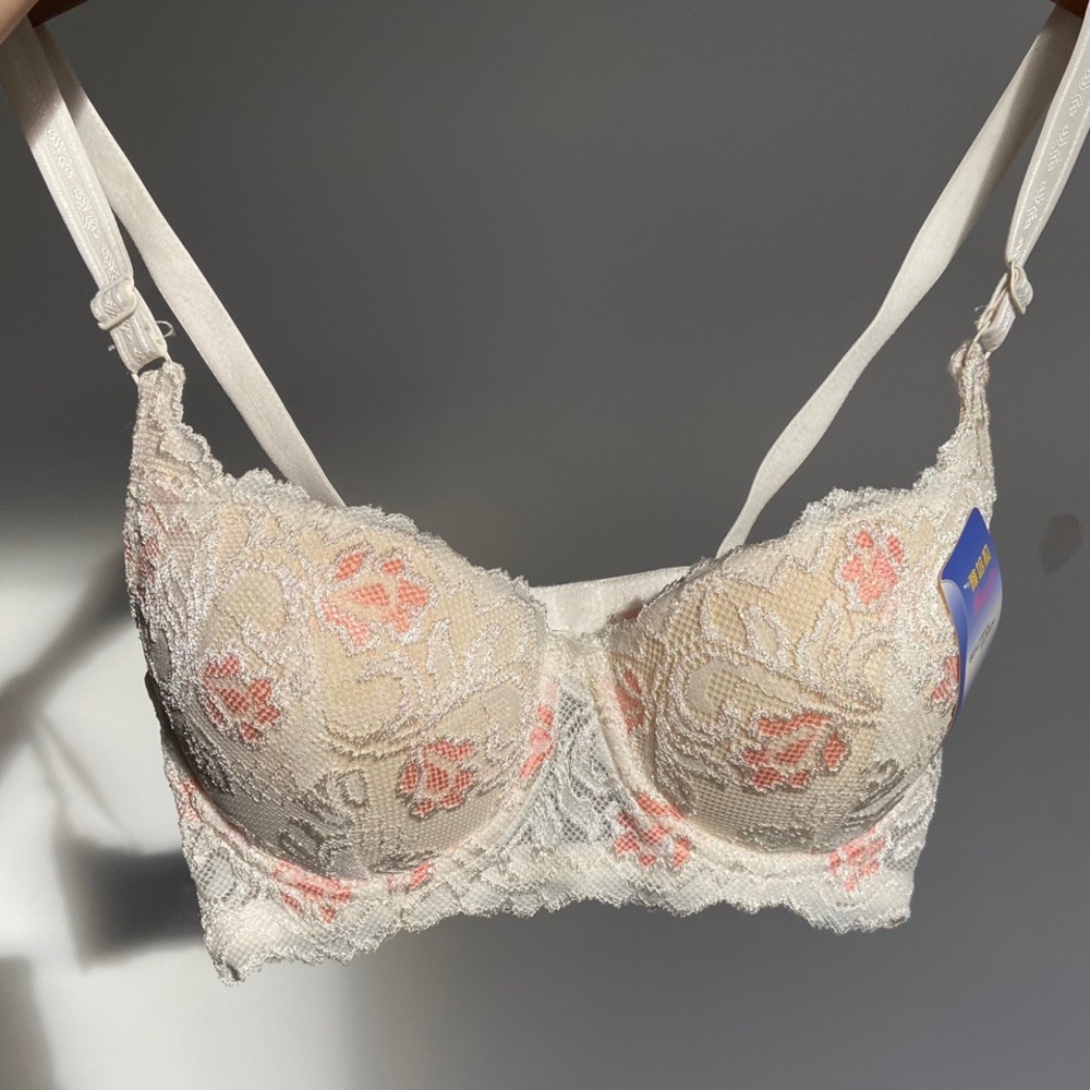BNWT white lace bra by Yapeila